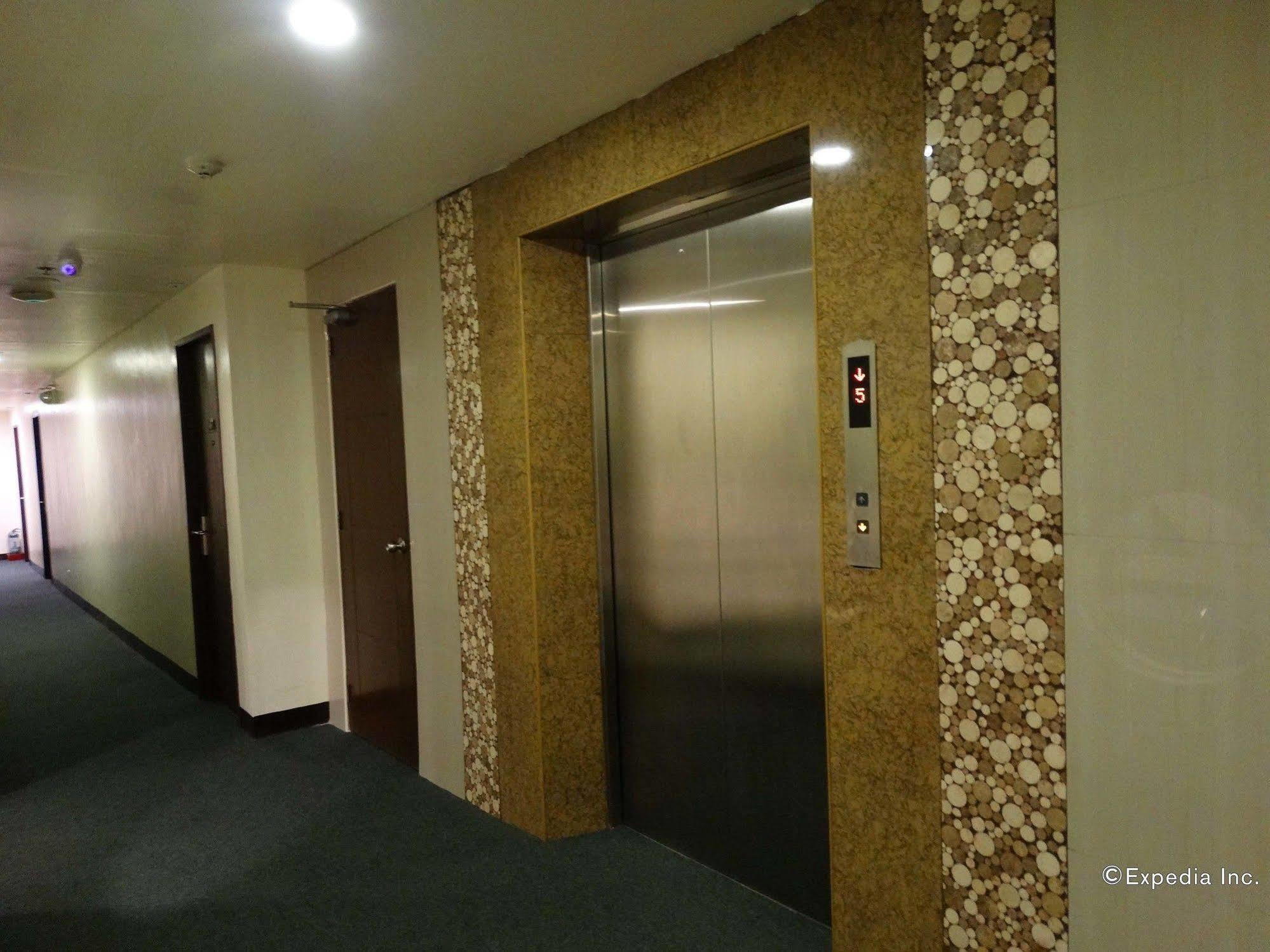D Circle Hotel Manila Exterior foto